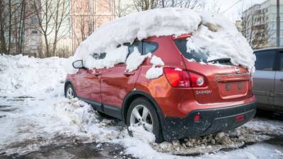 Автоэксперты объяснили, вредно ли автомобилю «зимовать» под снегом