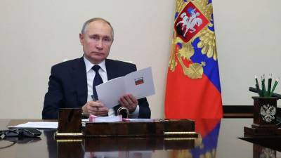 Путин продлил срок госслужбы на год двум замглавы МИД