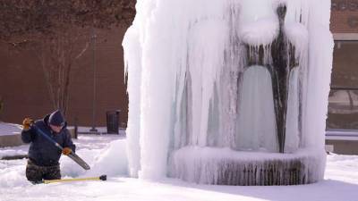 Морозы в Техасе привели к ряду проблем в обществе (ВИДЕО)