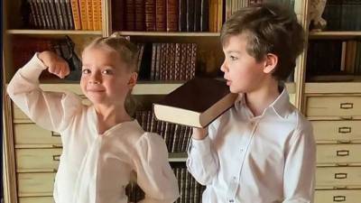 «Минута славы»: дети Максима Галкина спародировали его фанатов — видео