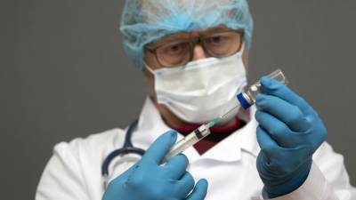 Российские врачи рассказали о необходимости вакцинации от COVID-19