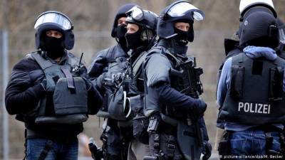 В Германии полицейский спецназ нанес сильный удар по мафии