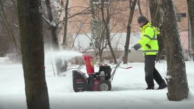 В Смольном подтвердили нехватку сил для уборки снега в Петербурге