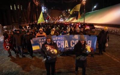 В Киеве прошло шествие памяти в честь героев Небесной Сотни: фото, видео