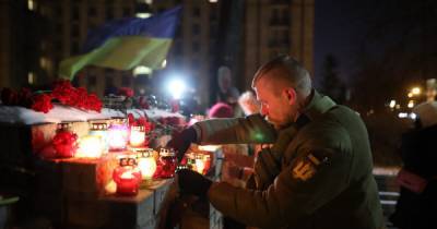 В Киеве прошло траурное шествие в память о Небесной сотне