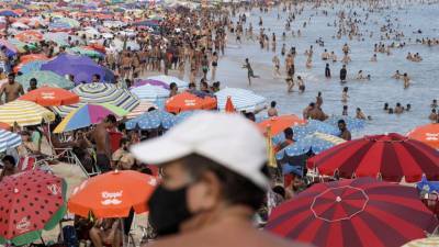 Число случаев коронавируса в Бразилии превысило 10 млн