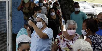 Всех взрослых в бразильском городе хотят за три месяца вакцинировать от коронавируса, чтобы испытать коллективный иммунитет