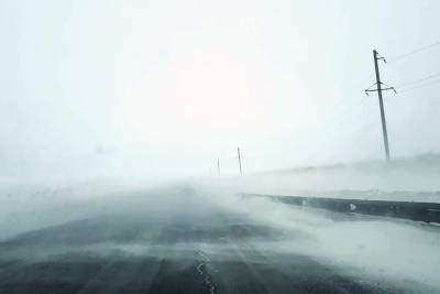 На Сахалине продолжают открывать дороги после циклона