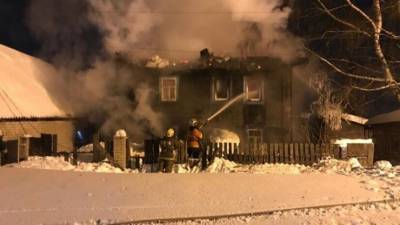 Кадры с места пожара в Кирове, унесшего жизни пяти человек