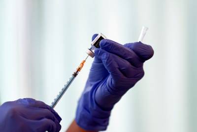 Богатые страны уличили в закупке вакцин с избытком