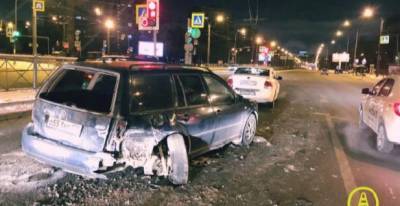 В Калининском районе Санкт-Петербурга произошло столкновение трех автомобилей