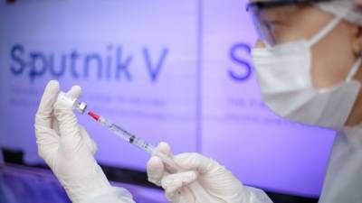 Канаде порекомендовали начать закупать российскую вакцину от COVID-19