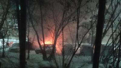 Рано утром в Тюмени на Ветеранов труда сгорела иномарка