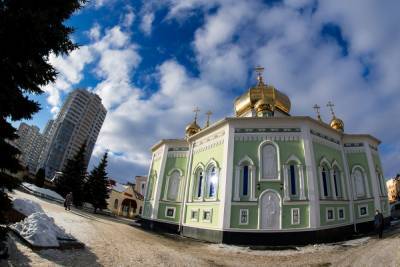 В Челябинске запретили парковку возле кафедрального собора и епархии