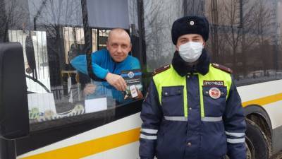 В Красногорске сотрудники ГИБДД напомнили об опасности гаджетов за рулем