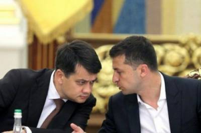 Стало известно, что Разумков разрешил начать сбор подписей депутатов за импичмент Зеленского