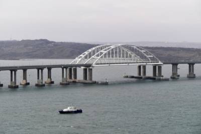 Движение автотранспорта по Крымскому мосту приостановлено из-за снегопада
