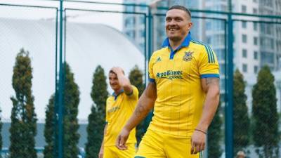 Заговорил на украинском: Усик рассказал, что поддерживает Шахтер несмотря на любовь к Динамо