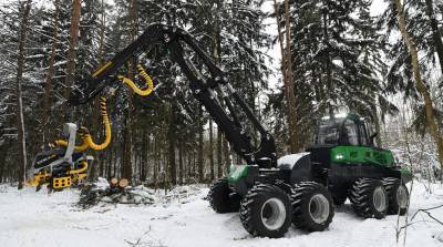 Новый харвестер "АМКОДОР" проходит испытания в лесу