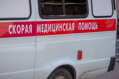 Двое рабочих в Ростове вылетели из автовышки при ДТП