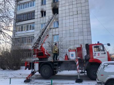 Пожарные спасли 45 человек из горящей многоэтажки в Екатеринбурге