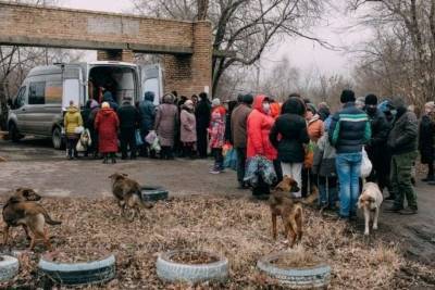 В ОРДЛО люди выстаивают на морозе стометровые очереди за бесплатной похлебкой (ФОТО)