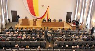 Депутаты в Южной Осетии упрекнули прокуратуру за вмешательство в политику