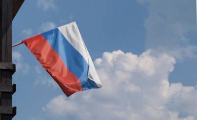 Прокуратура потребовала наказать главу Камских Полян за неправильно вывешенный флаг России