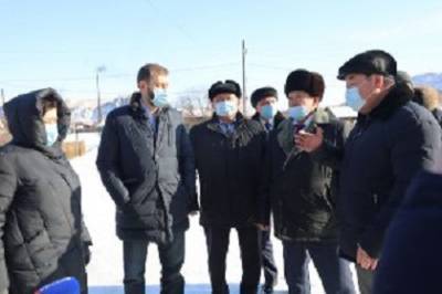 Депутаты Заксобрания посетили находящиеся в аварийном состоянии школу и ДК в Еланцах Ольхонского района