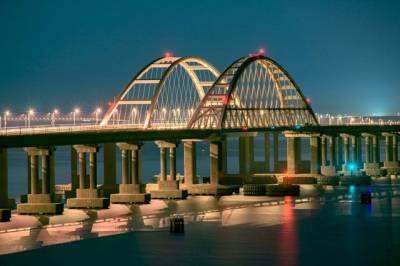Движение автомобилей восстановлено на Крымском мосту