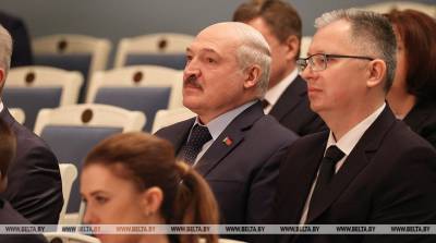 Лукашенко побывал на репетиции обновленного спектакля "Павлинка" в Купаловском театре