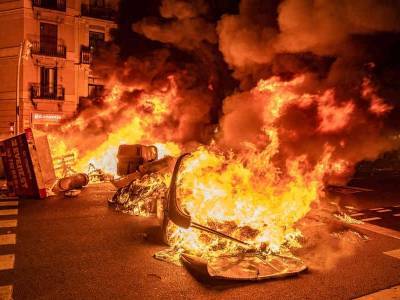 "Без бунта ничего не добьешься": В Испании продолжаются протесты из-за ареста рэпера