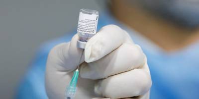 Прививки начнутся «в ближайшее время». Шмыгаль прокомментировал ситуацию с задержкой вакцины от коронавируса
