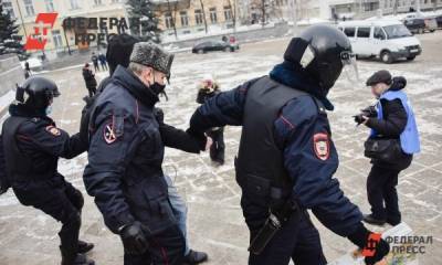В Екатеринбурге продолжаются задержания сотрудников штаба Навального