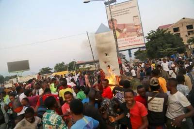 В столице Конго сожгли монумент из-за страха перед нечистой силой - govoritmoskva.ru - Англия - Румыния - шт. Калифорния - Конго - Киншаса