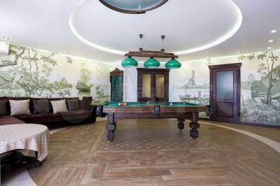В Новокузнецке продают 4-комнатную квартиру с бильярдной за 20 млн рублей