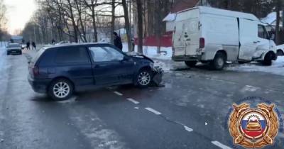В Чкаловске столкнулись два Volkswagen, пострадал десятимесячный мальчик (видео)