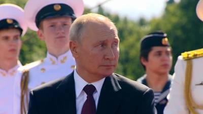 Песков заявил, что для Путина повышение в звании не является приоритетом