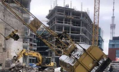 В Киеве во время работ рухнул строительный кран