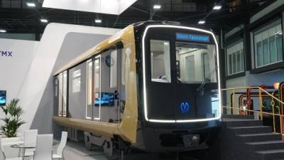 В метро Петербурга начнут курсировать инновационные вагоны "Смарт"