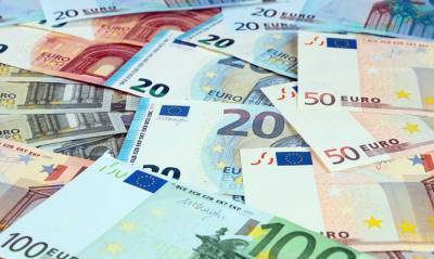 Биржа: евро существенно подрос на последних торгах недели