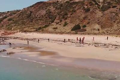 Отдыхающий на нудистском пляже случайно нашел человеческую кость