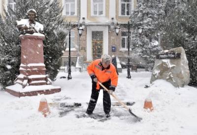 Некоторые школы Крыма закрылись из-за снегопада