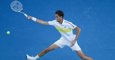 Медведев обыграл Циципаса в полуфинале Открытого чемпионата Австралии по теннису