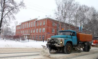 В интернете обсуждают тракториста из Удмуртии, которого арестовали за воровство снега