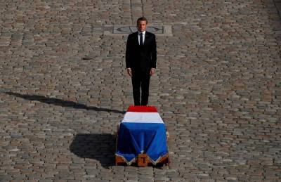 Макрон бросил останки французских солдат в Крыму в угоду санкциям