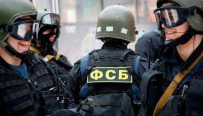 За надписи на заборе: ФСБ задержала сторонников "украинской радикальной группы"