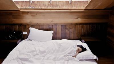 Группа ученых выяснила, как наладить контакт со спящими людьми