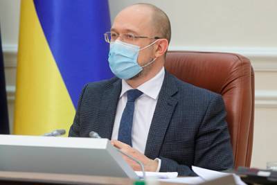 Украинский премьер рассказал о штрафах для военных за ведение огня в Донбассе