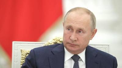 Песков пояснил, почему у Владимира Путина нет звания генерала